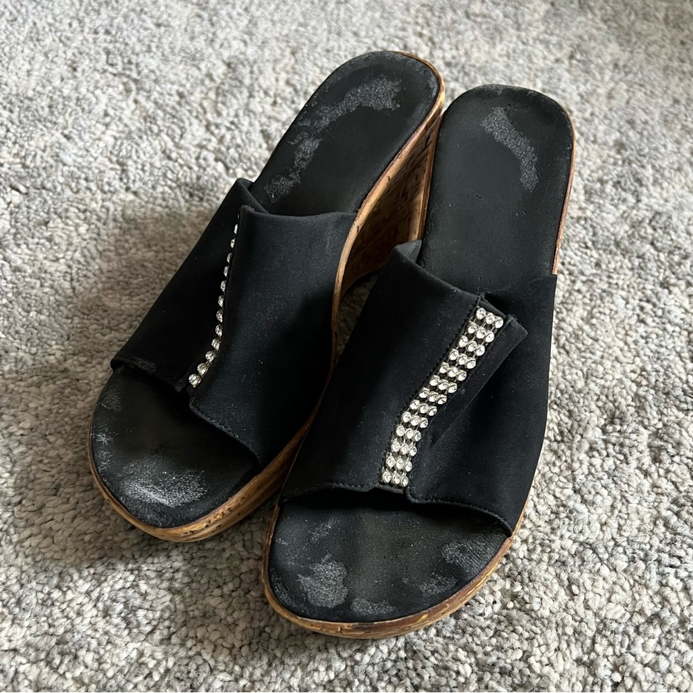 Onex lightweight rhinestone black wedge